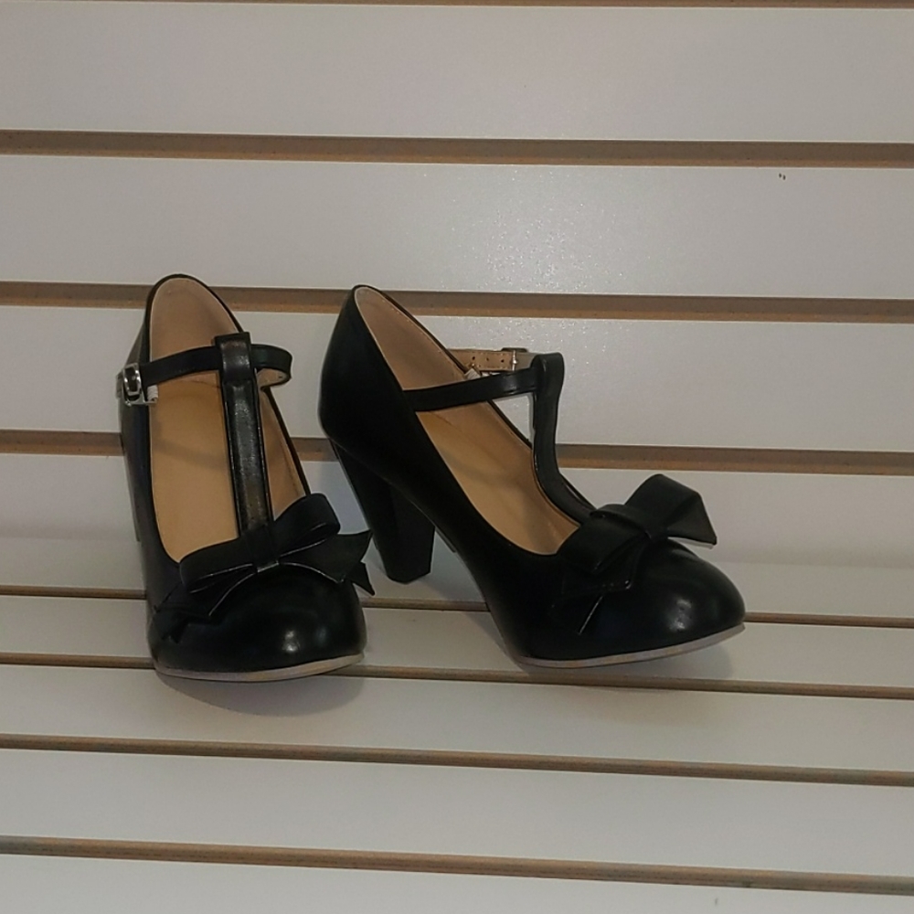 Women's Black Bow Clasp Heels